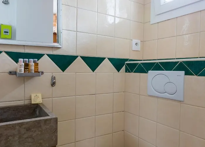 Veeve - Views To The Eighth *